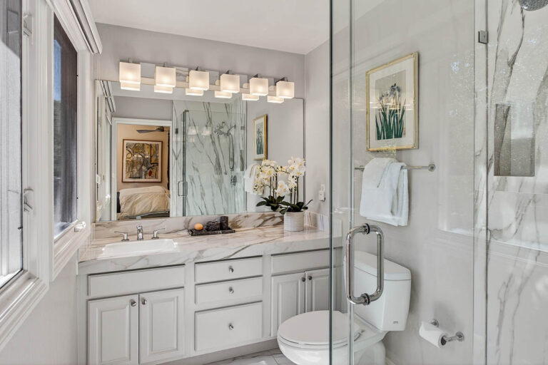 Smaller Bathroom (3)
