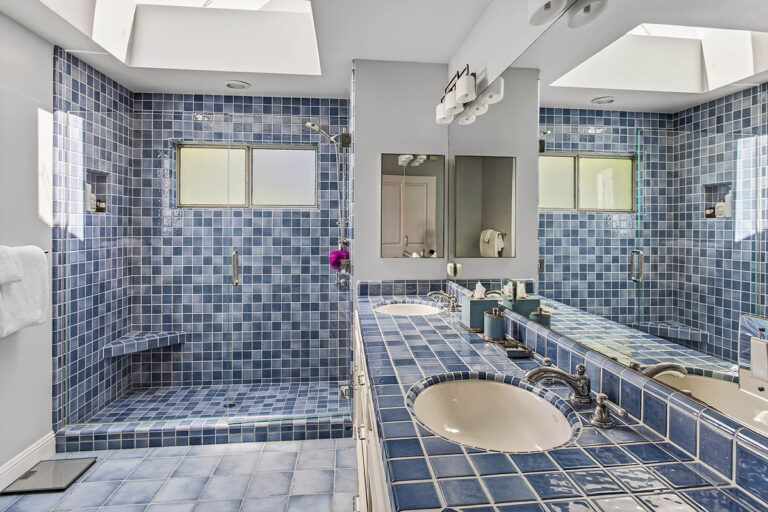 Smaller Bathroom (5)
