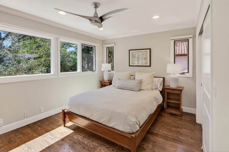 Smaller Bedroom (4)